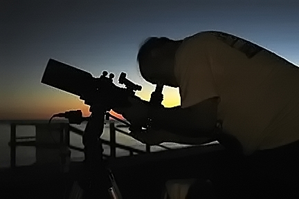 Photo by Alan Chaniewski
Leo Taylor checking out the moon at Madison Moonwalk 2007,
with a perfect night for viewing.
