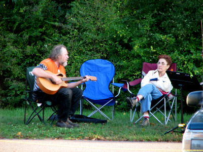 Photo by Walt Kupson
Bob singing his heart out.
