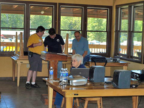 Photo by Rich Cosgrove
etting ready for the speakers to present.

