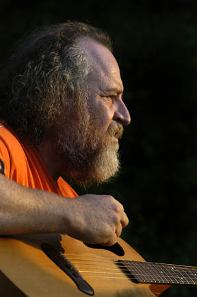 Photo by Alan Chaniewski
Bob Carruthers playing songs at sunset
