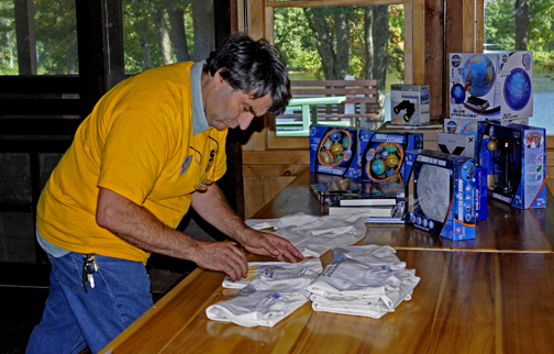 Photo by Alan Chaniewski
Al Washburn setting up prizes for the always popular raffle.
