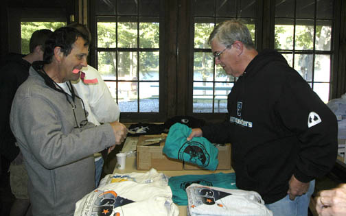 Photo by Alan Chaniewski
Member Rich Bonher from Arizona tackles the CSP Store again.
