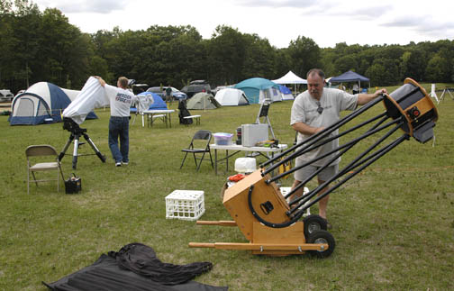 Photo by Alan Chaniewski
Setting up on the scope field.

