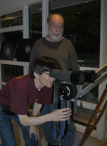 Photo by Alan Chaniewski
Leo Taylor shows off his binos and mount to a Friend of Brooksvale Park during a public outreach session.
