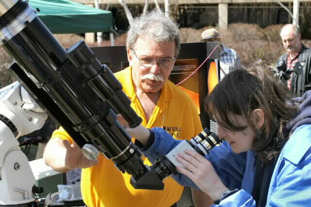 Photos of NorthEast Astro Forum taken by Jim Zdrowski
Paul Hyndman with his Hydrogen Alpha filter, AP scope, Denk Binoviewer
