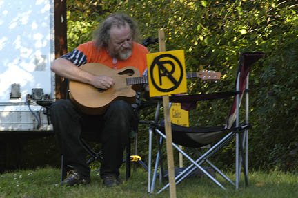 Photo by Alan Chaniewski
"NO PARKING" except for Bob Carruthers and his guitar.
