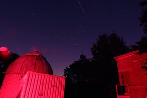 Photo by Alan Chaniewski
Clear skies above the dome at a Public Open house on August 22, 2008.
