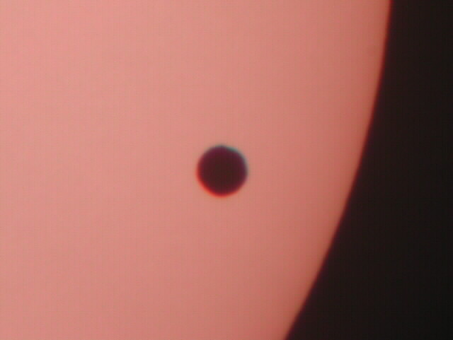  Venus Transit 6/8/2004 by Leo Taylor
Ray Kaville's refractor, CoolPix 850, Scopetronix 16mm
