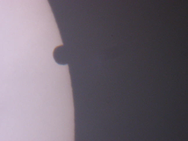 Photo by Walt Kupson
Celestron 4.5" reflector, Baader solar filter Canon S30 3.2 megapixel camera


