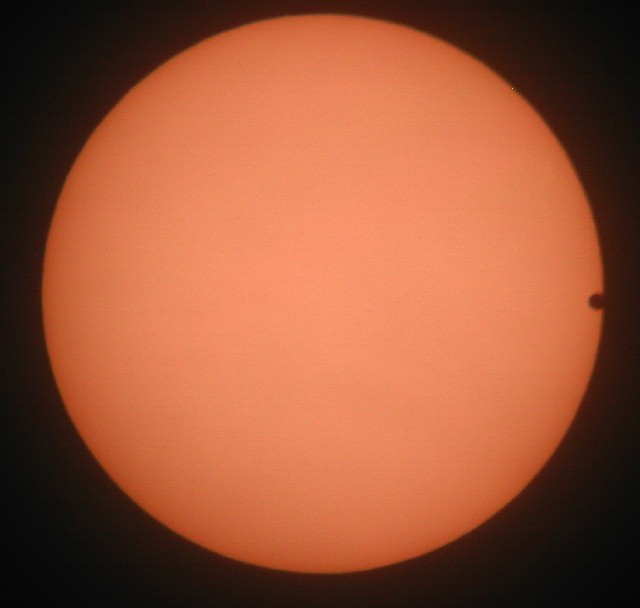 Venus Transit 6/8/2004 by Leo Taylor
7:06 EST, Orion ST-80, CoolPix 850, Scopetronix 16mm, Orion glass filter

