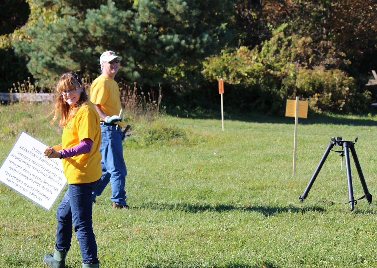 Photo by Steve Steinhardt
Donna and Mike Setting up signs
