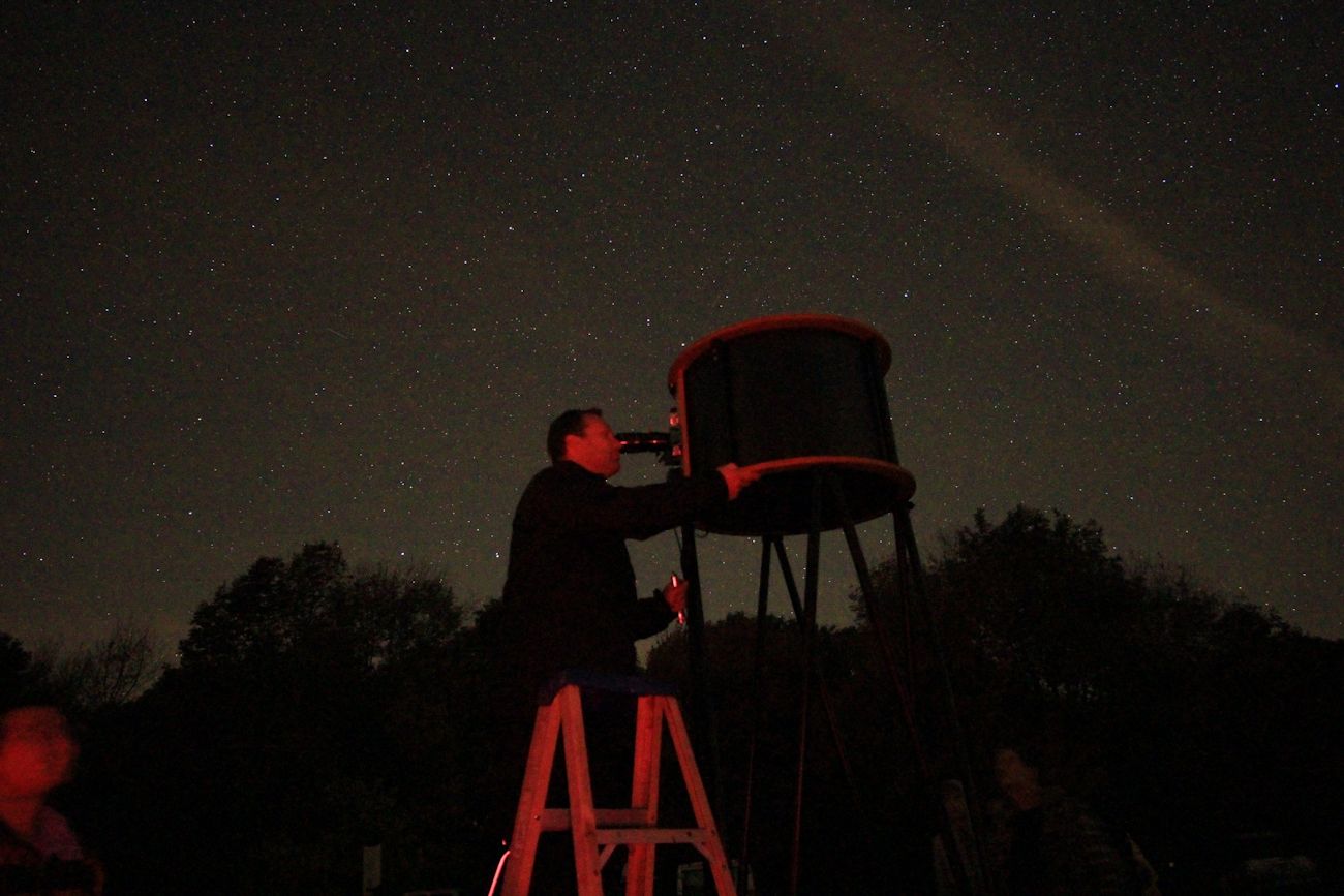 Photo by Ruben Kier
Ruben developed a technique for taking photos of people and scopes without disturbing their night vision
